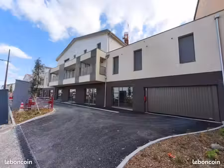 boutique  75 76 m²