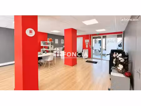 local commercial - montchat