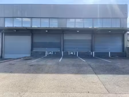 local 500 m² saint-priest
