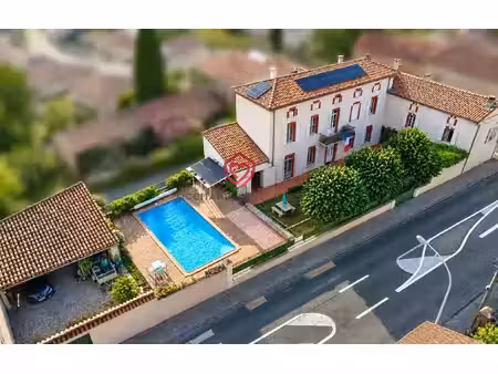 magnifique maison de maître de 450 m² avec piscine et abri voiture