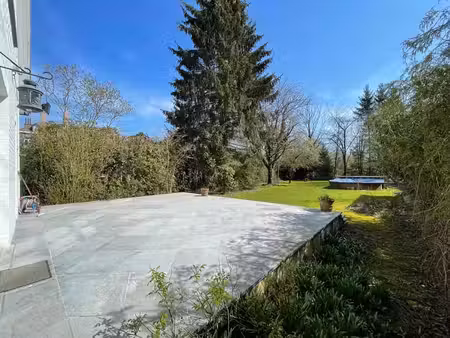 charmante villa avec jardin et piscine