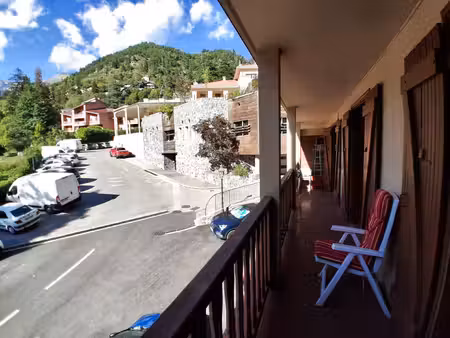appartement t2 lumineux avec 3 balcons  cellier et parking --