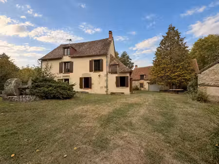 moulin du xvie siècle en état de fonctionnement un lieu d'