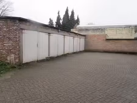 droge garagebox nabij centrum sint-kruis