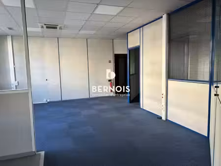 location local professionnel 117m²