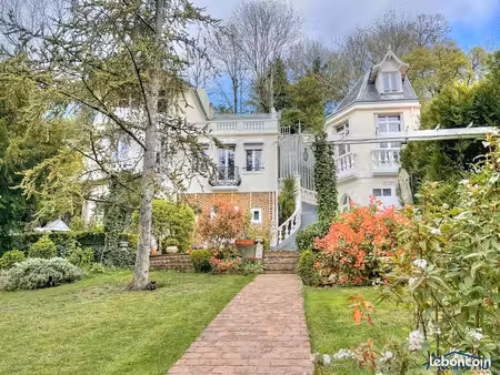 propriété 8 pièces 197 m²