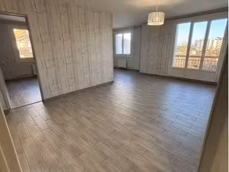 appartement t2 de 64 m² rénové avec balcon  loggia  garage et parking