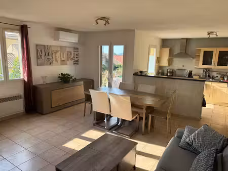 appartement la crau 3 pièce(s) 66 m2 + parking privatif