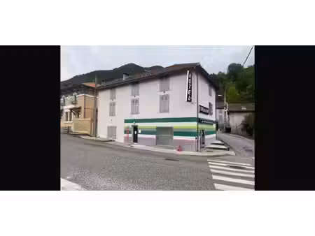 murs et fonds de commerces d'un hôtel restaurant : immeuble 400m²