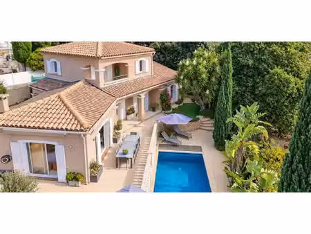 villa avec piscine et terrasse tante victoire - six-fours-les-plages (83)