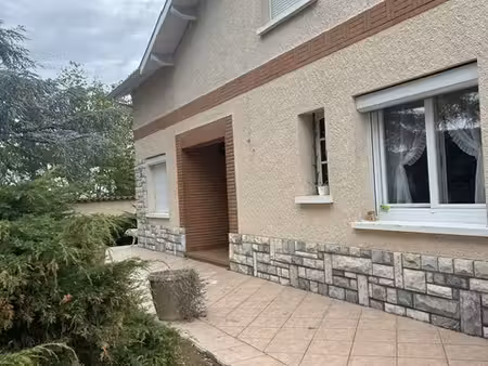 maison type 4 + grand hagar de stockage