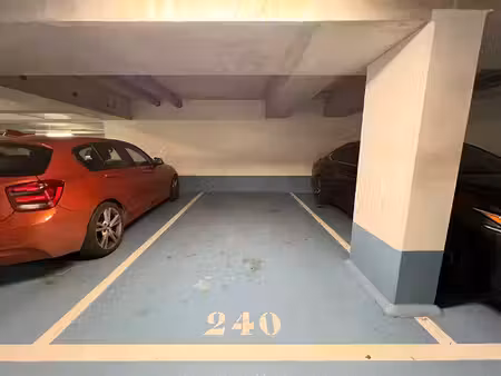 alfortville nord centre-ville - parking sécurisé dans résidence récente