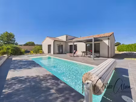 maison contemporaine de 130 m² avec piscine et terrain 1300 m2