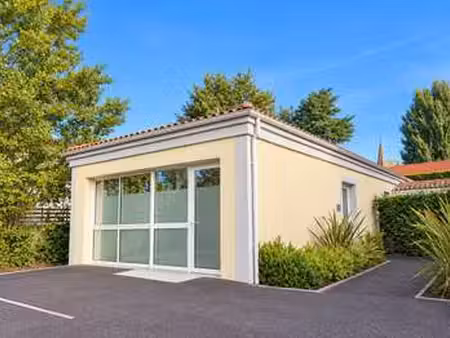 location bureaux et commerces au taillan-médoc (33320) : à louer / 12m² le taillan-médoc