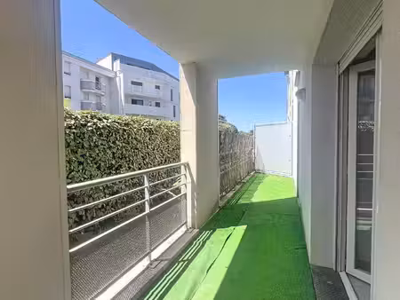 le bouscat centre - t2 de 41 m2 avec terrasse et parking.