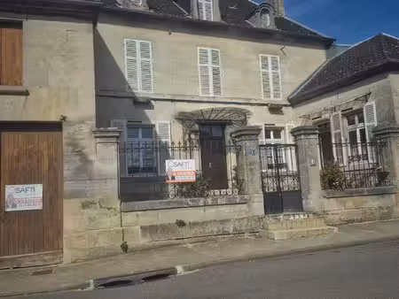 grande maison de caractère à rénover !
