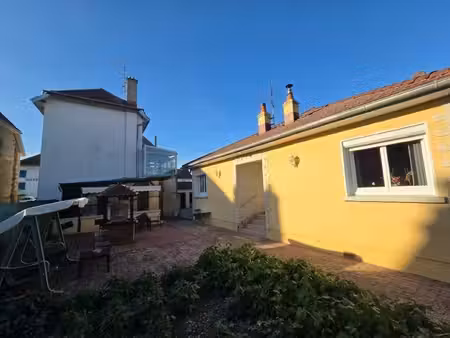 maison de plain-pied avec dépendance rénovée  3 garages et cuisine d’été !