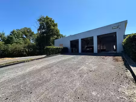 entrepôt avec bureaux