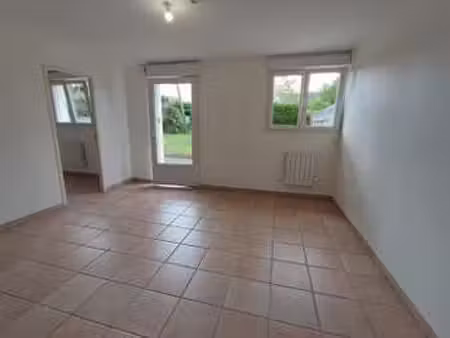 location appartement 2 pièces à plonévez-porzay (29550) : à louer 2 pièces / 35m² plonévez