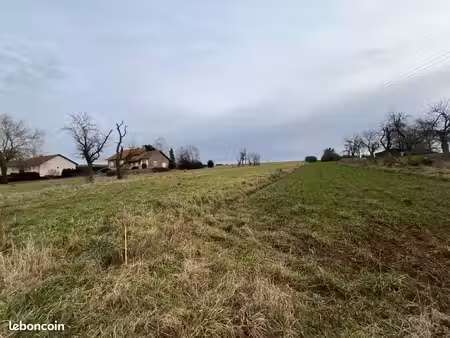 terrain 3 100 m² roussy le village