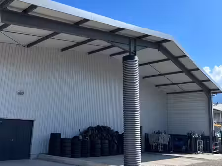 stockage véhicule sous auvent