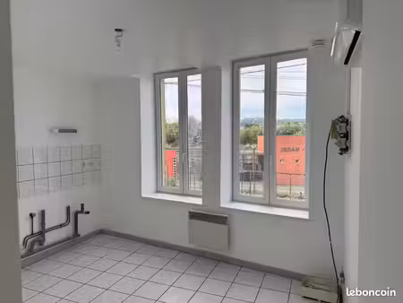 studio rénové à 150m de la gare