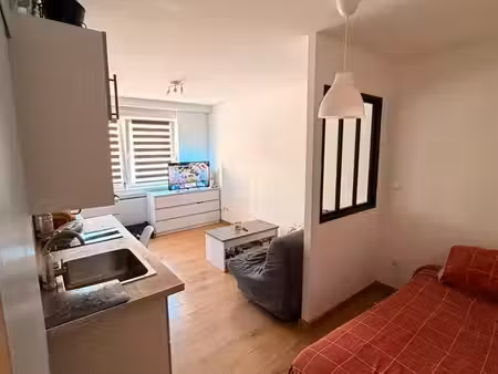 yutz - grand studio meublé (cuisine tv fibre inclus) + parking privatif et couvert