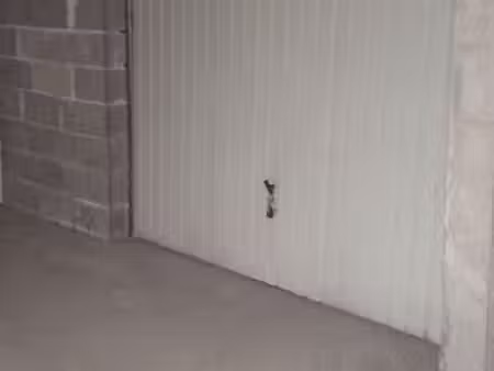 très grand garage sécurisé