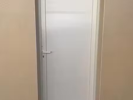 box fermé à louer. surface 8 5m²