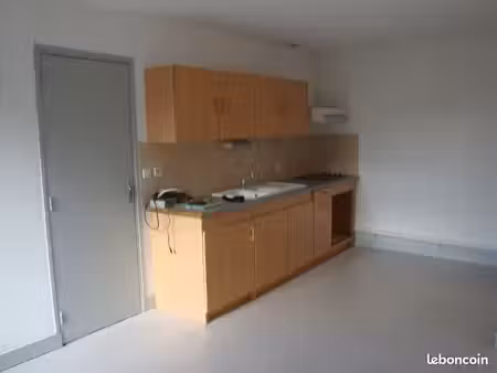 f 2 libre de suite a st omer en chaussée