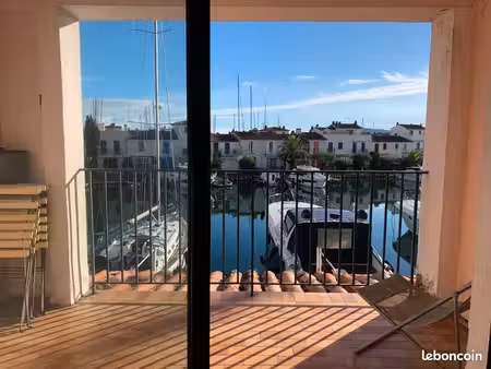 loue magnifique studio avec terrasse sur la marina de port grimaud + place de parking sécu