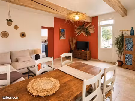 appartement t4 avec jardinet dans corps de ferme a louer