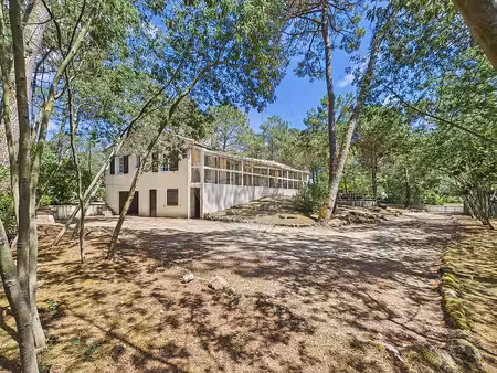 villa de luxe à vendre à les mathes
