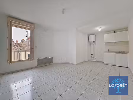 studio de 28.75 m2  centre ville de chantonnay