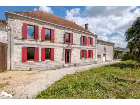 maison de luxe à vendre à saint-martial-sur-né