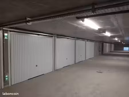 box fermé dans résidence sécurisée – bas de fabron