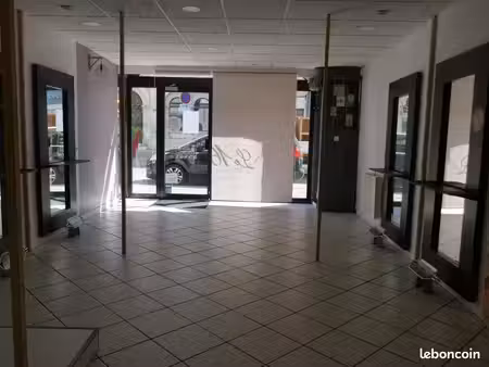 commerce 82 m²