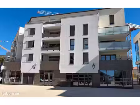 local commercial 76 m² gex