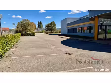 « beynost – 300 m² bureaux / showroom – 15 parkings – a42 à 3 min »