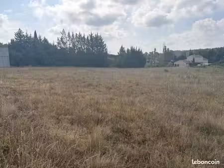 terrain 1 600 m² brignoles