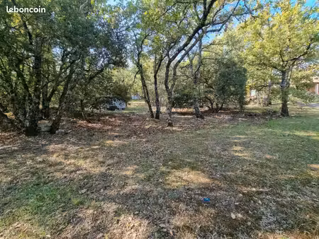 terrain 1 500 m² regusse