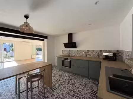 t4 entièrement rénové avec grande terrasse plein sud  garage et prestations soignées