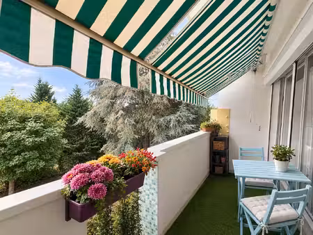 t3 saint-cyr-sur-loire avec garage et balcon