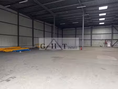 entrepot 1300m2 a louer le plessis paté