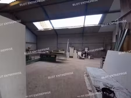 location local d’activités ploeren 56880 215m²