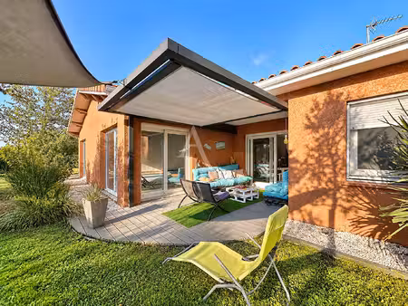 castelginest - maison d'environ 190 m² avec piscine intérieure