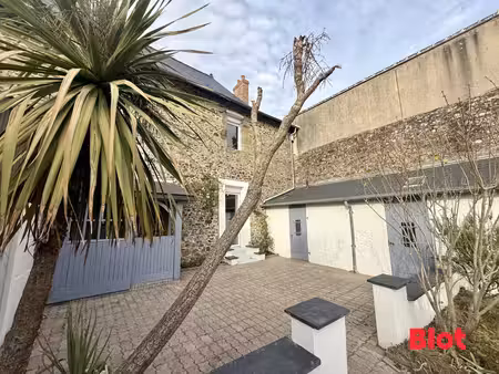 maison de ville en pierres à piré-sur-seiche – 3 chambres – jardin – garage – grenier amén
