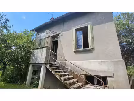 maison à rénover avec dépendances  puits et grand terrain  19160 sérandon