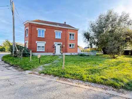 spacieuse maison avec jardin et garage