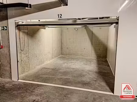 box de garage souterrain au centre d'oostkamp